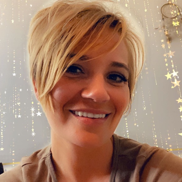 Meet your Posher, Kacey - Picture 1 of 1